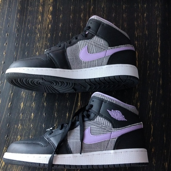 AIR JORDAN 1 MID SE GS  'HOUNDSTOOTH' SIZE 7Y. - Picture 6 of 11